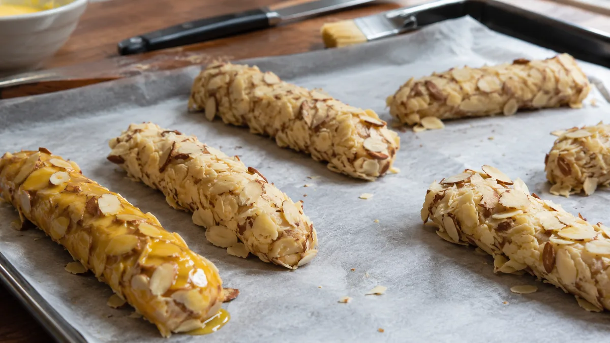 Boudins de pâte aux amandes prêts à cuire